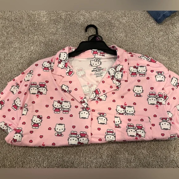 Hello kitty women’s Valentine’s Day pj - Picture 1 of 5